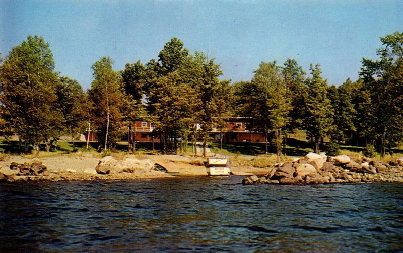 Maple Ridge Resort (Rose-Art Lodge) - Vintage Postcard (newer photo)